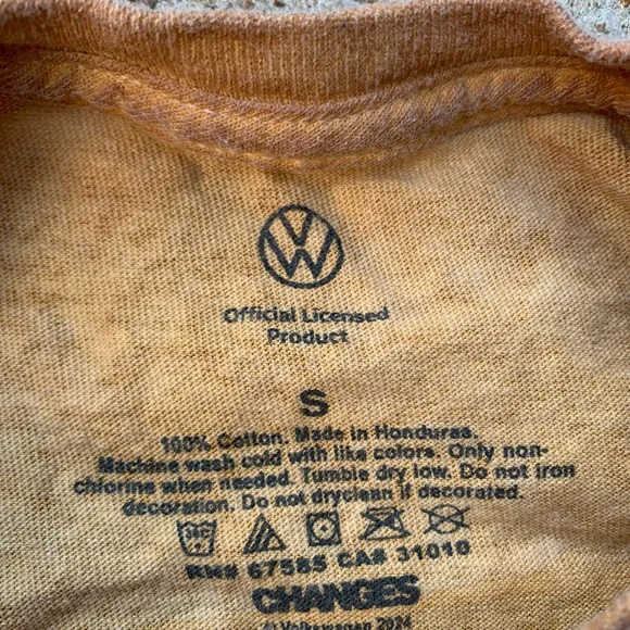 Volkswagen T-Shirt With 1991 Golf GTI Small - Picture 2 of 3